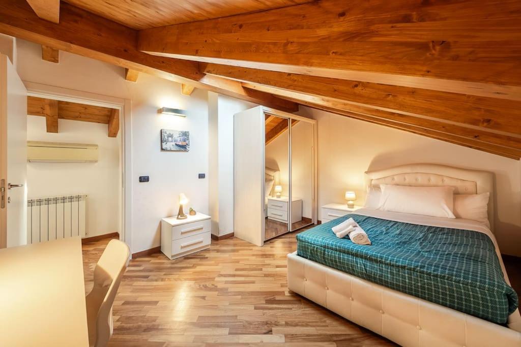 Ampio Quadrilocale Navigli/forum + Free Parking Appartement